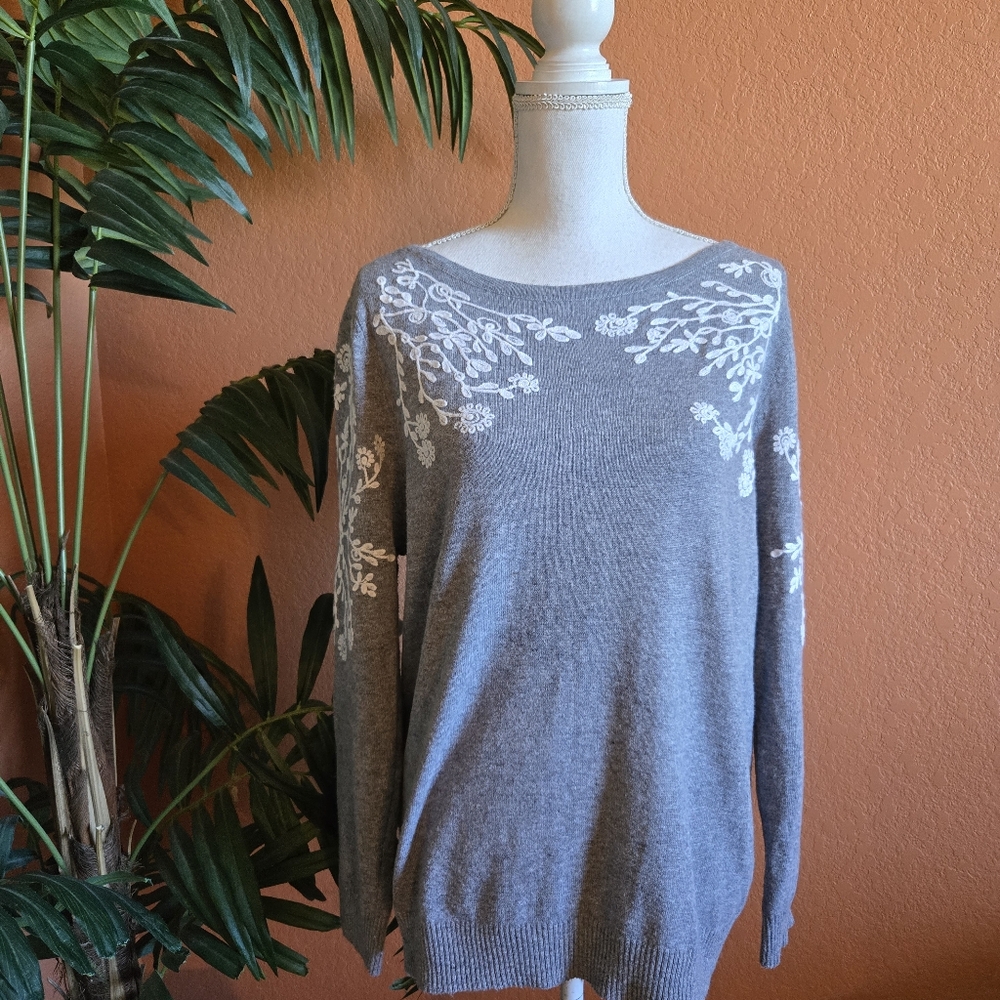 Rain and Rose Sweater Crochet Lace Applique Floral Gray White Large Angora